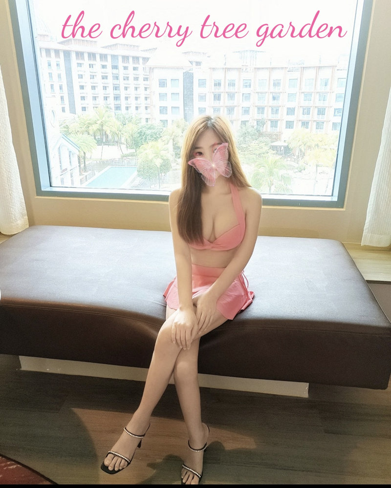 Angela 4 Ella